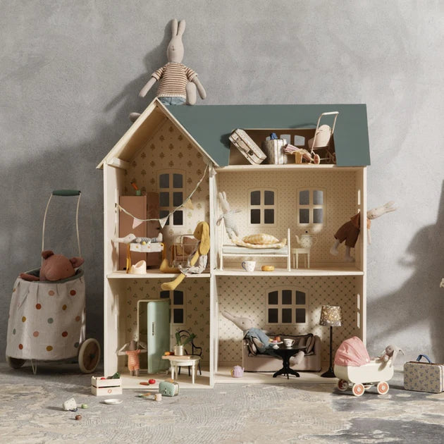 HOUSE OF MINIATURES (BUNNIES, RABBITS, AND TEDDIES)