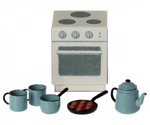 Cardboard oven with two cups. pan, saucepan and a teapot