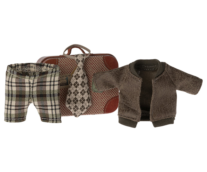 Jacket, Pants & Tie in Suitcase - For Dad/Grandpa size - Maileg