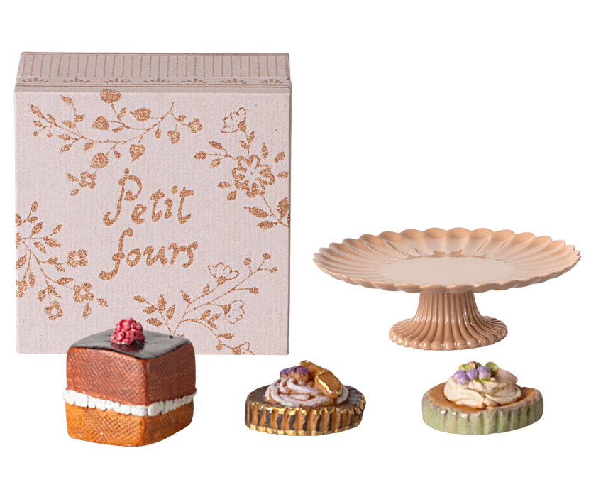 Cakes and Cake Stand -  Miniature Size  - Maileg