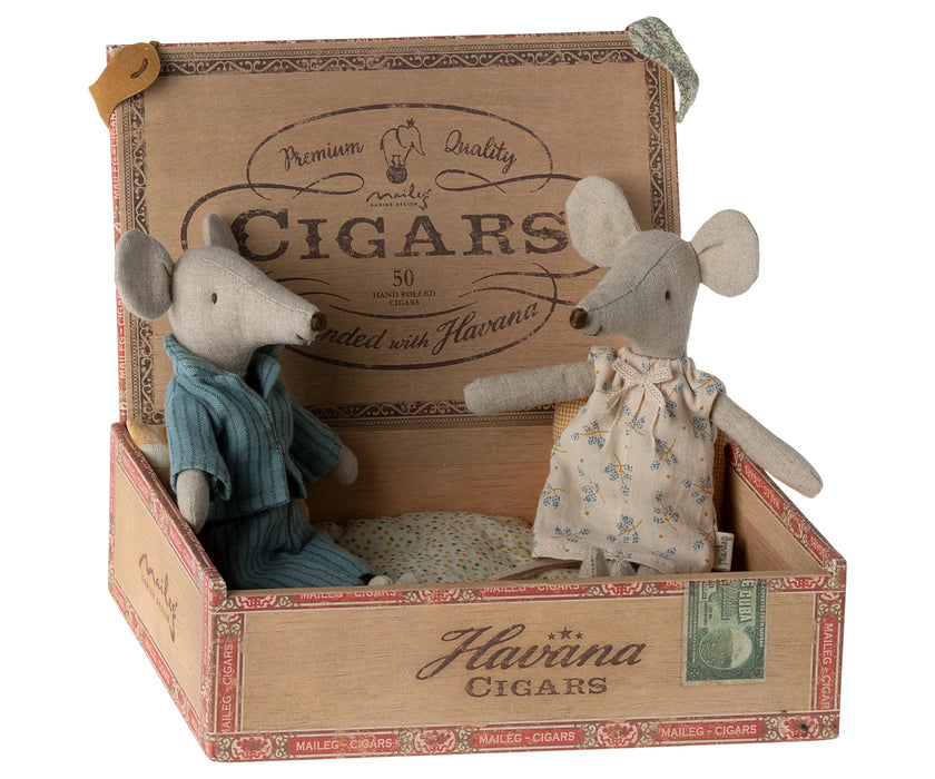 Mum & Dad Mouse in a Cigar box - Maileg