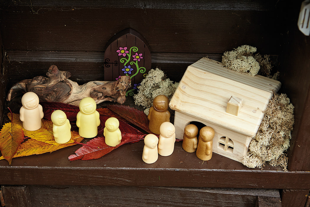 Little People Sensory Stones – Peg Dolls made from Stones