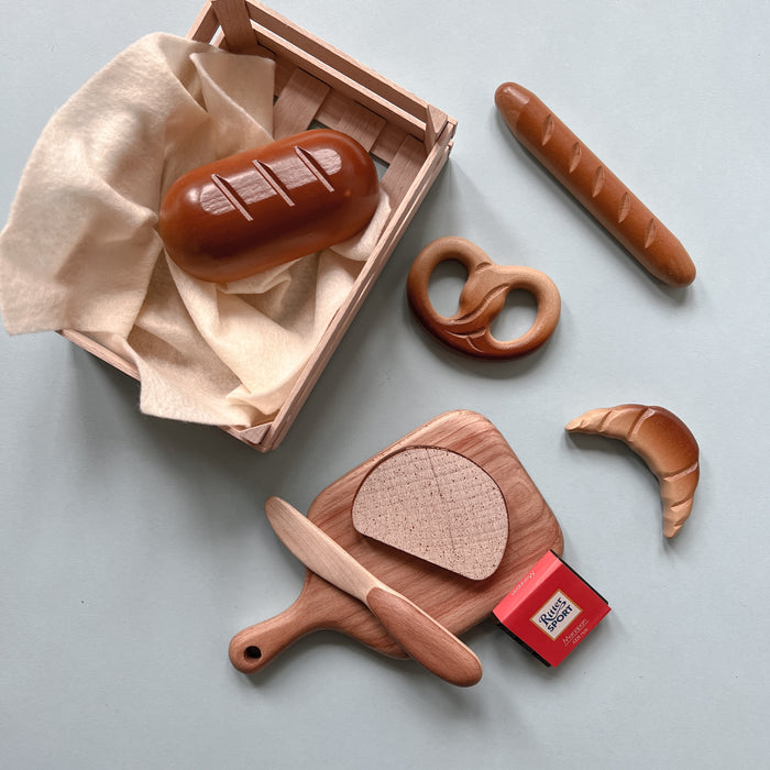 Wooden Baked Goods & Breads - Play Foods - Erzi